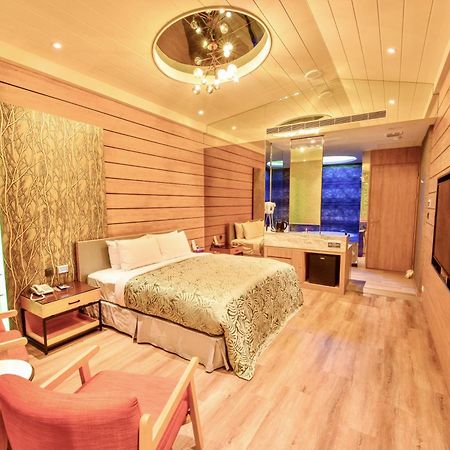 Luv U Motel Kaohsiung Bagian luar foto