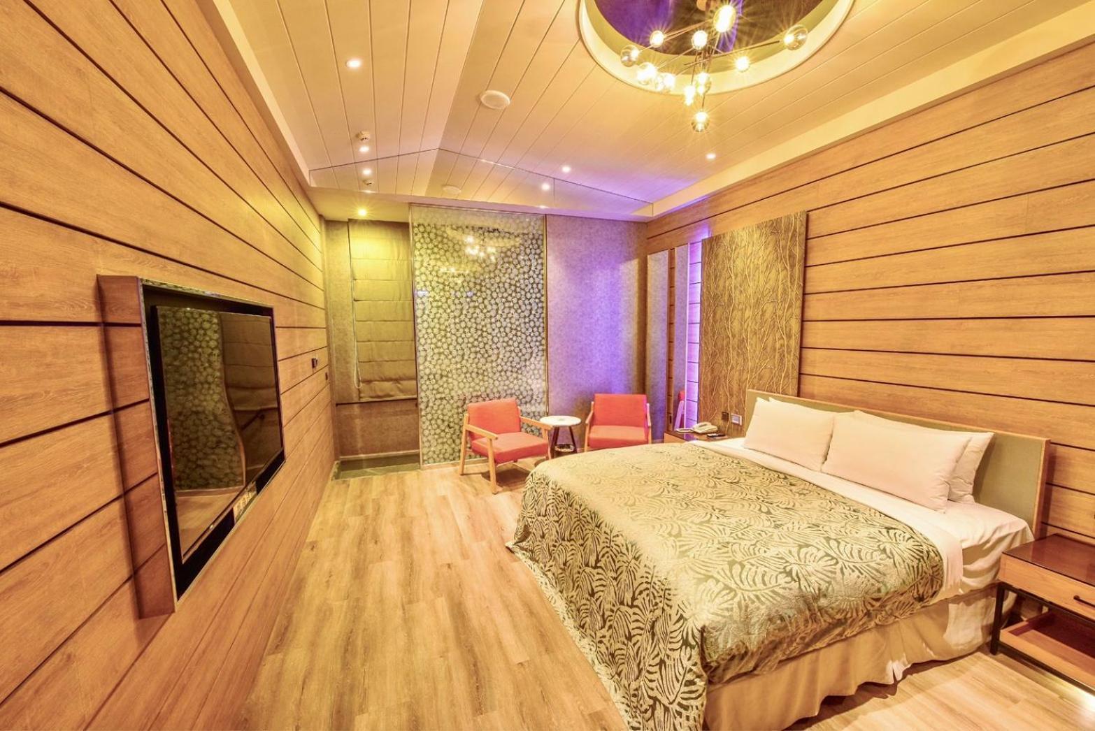 Luv U Motel Kaohsiung Bagian luar foto