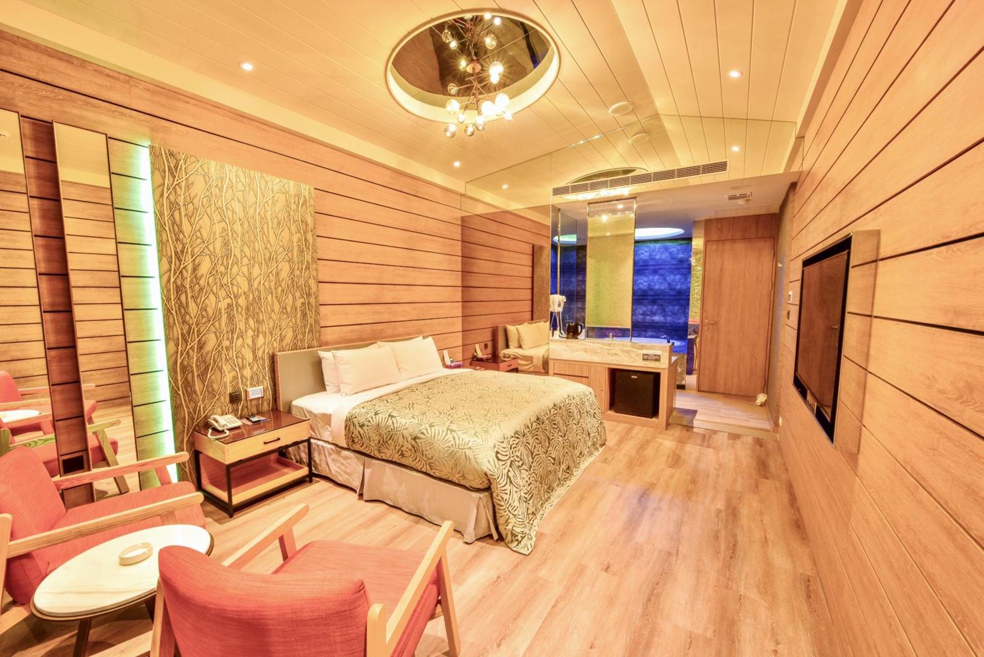 Luv U Motel Kaohsiung Bagian luar foto