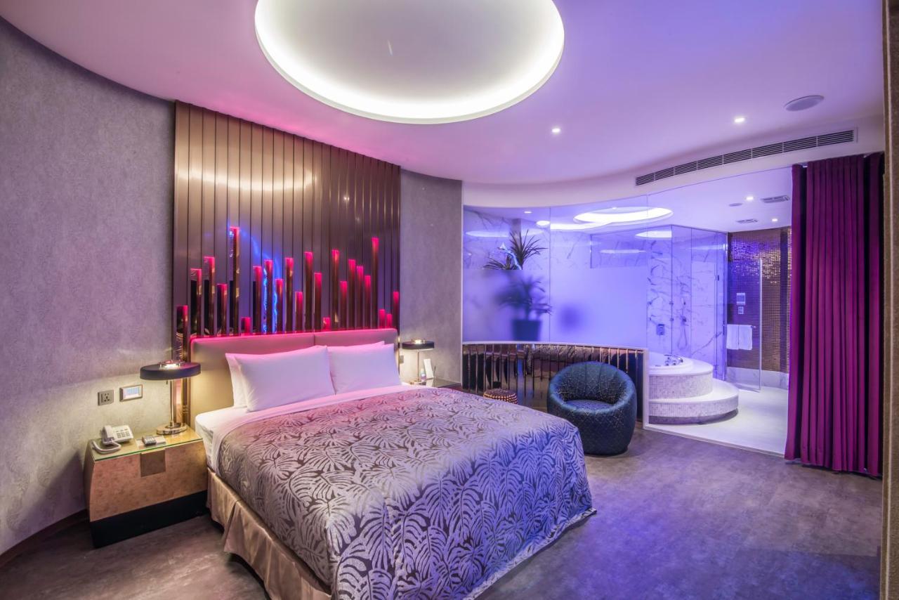 Luv U Motel Kaohsiung Bagian luar foto