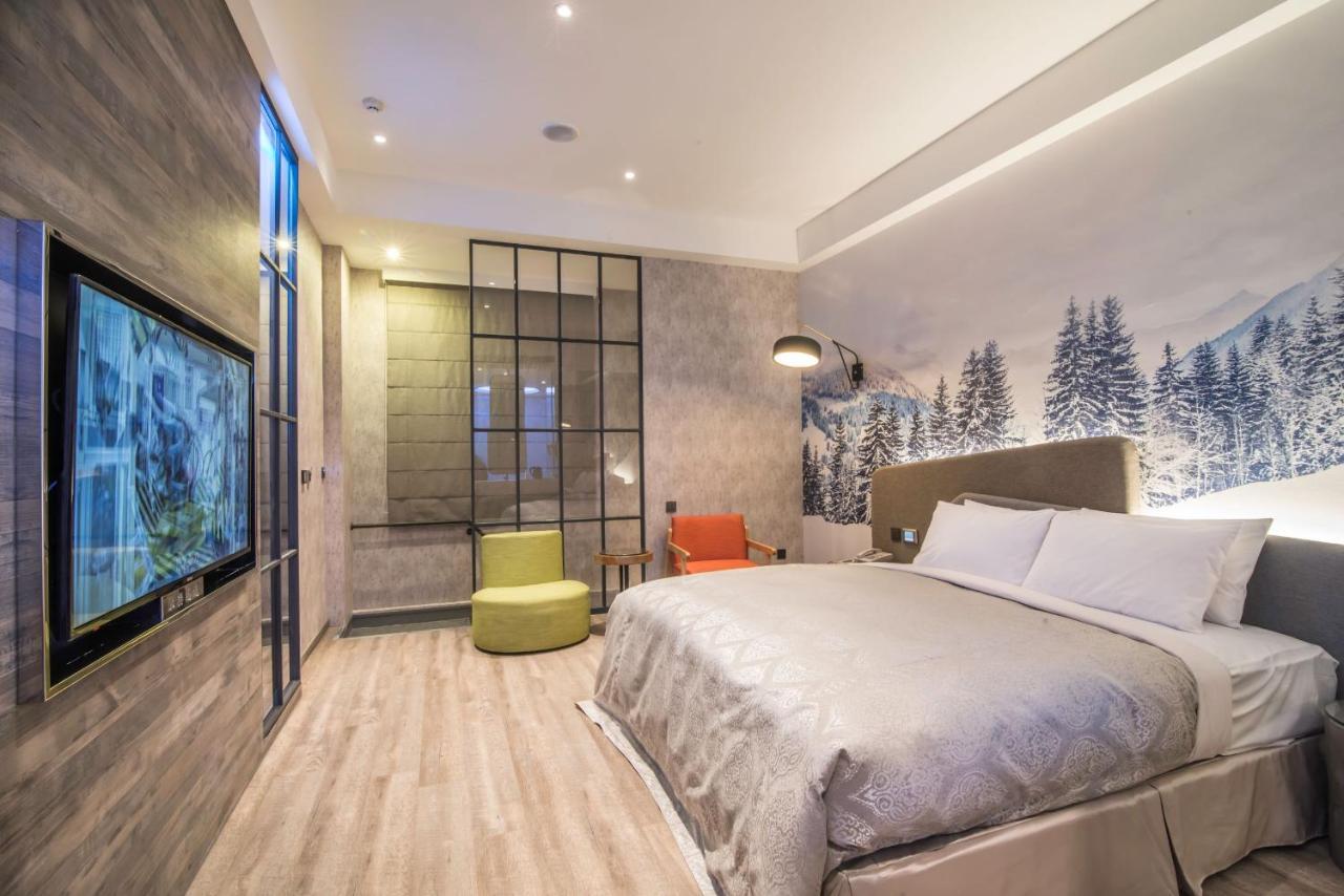 Luv U Motel Kaohsiung Bagian luar foto